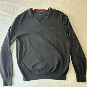 Tommy Hilfiger Men's V-Neck Sweater in Black